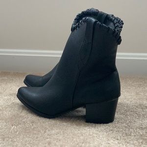 Lulus Black Pointed Toe Mid-Calf Booties